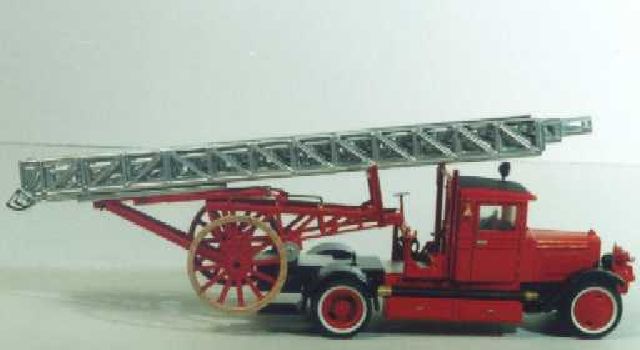 ZIS-5 with open cab based mechanical escape ladder